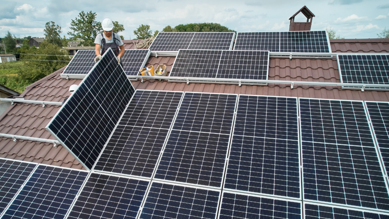 Installazione fotovoltaico: permessi, caratteristiche e costi